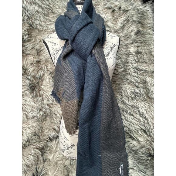 Zara Man Navy Blue‎ with Brown Accents Scarf 25 in x 6 Ft - Picture 1 of 5